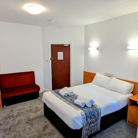 Sk Heathrow Hotel Хейс Екстериор снимка