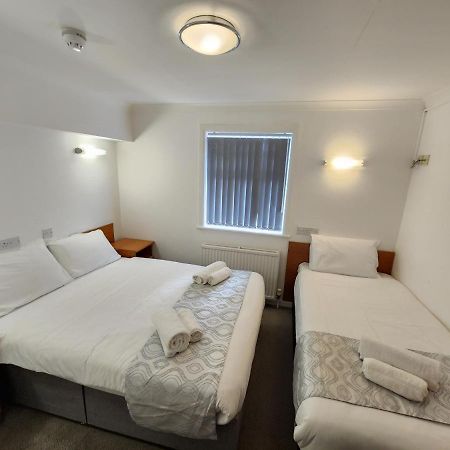 Sk Heathrow Hotel Хейс Екстериор снимка