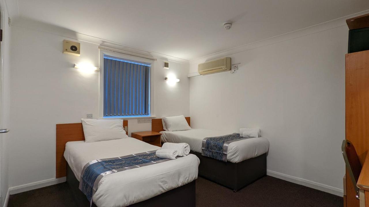 Sk Heathrow Hotel Хейс Екстериор снимка