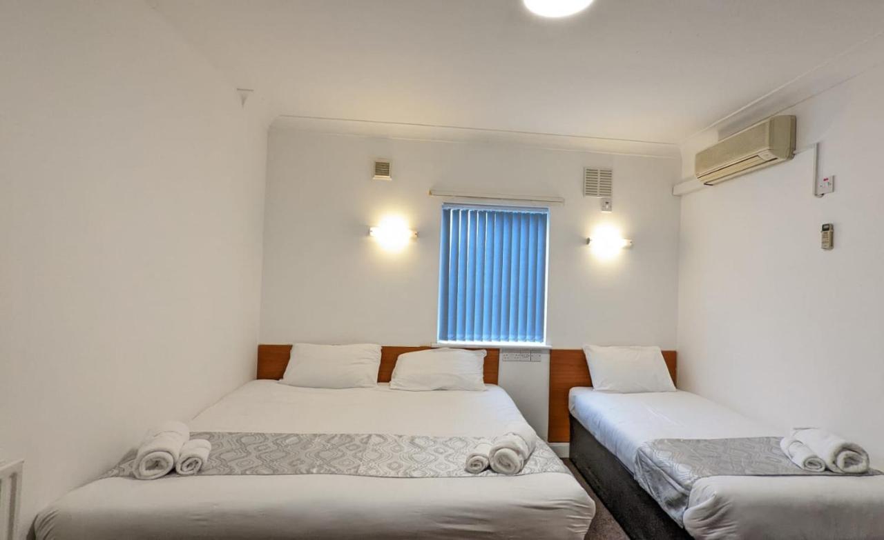 Sk Heathrow Hotel Хейс Екстериор снимка