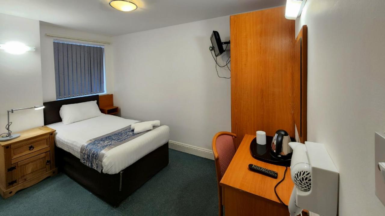 Sk Heathrow Hotel Хейс Екстериор снимка