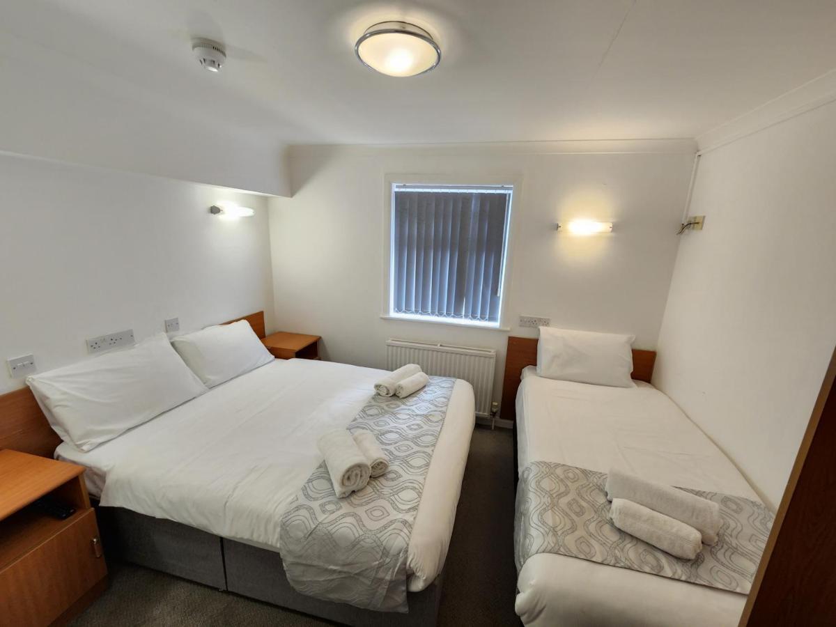 Sk Heathrow Hotel Хейс Екстериор снимка