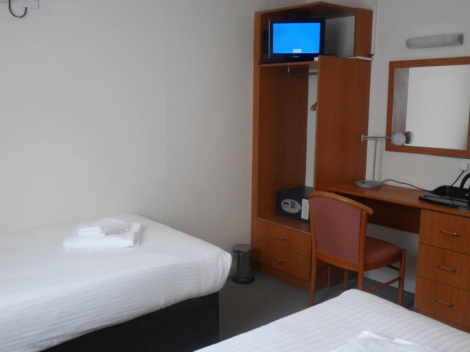 Sk Heathrow Hotel Хейс Екстериор снимка