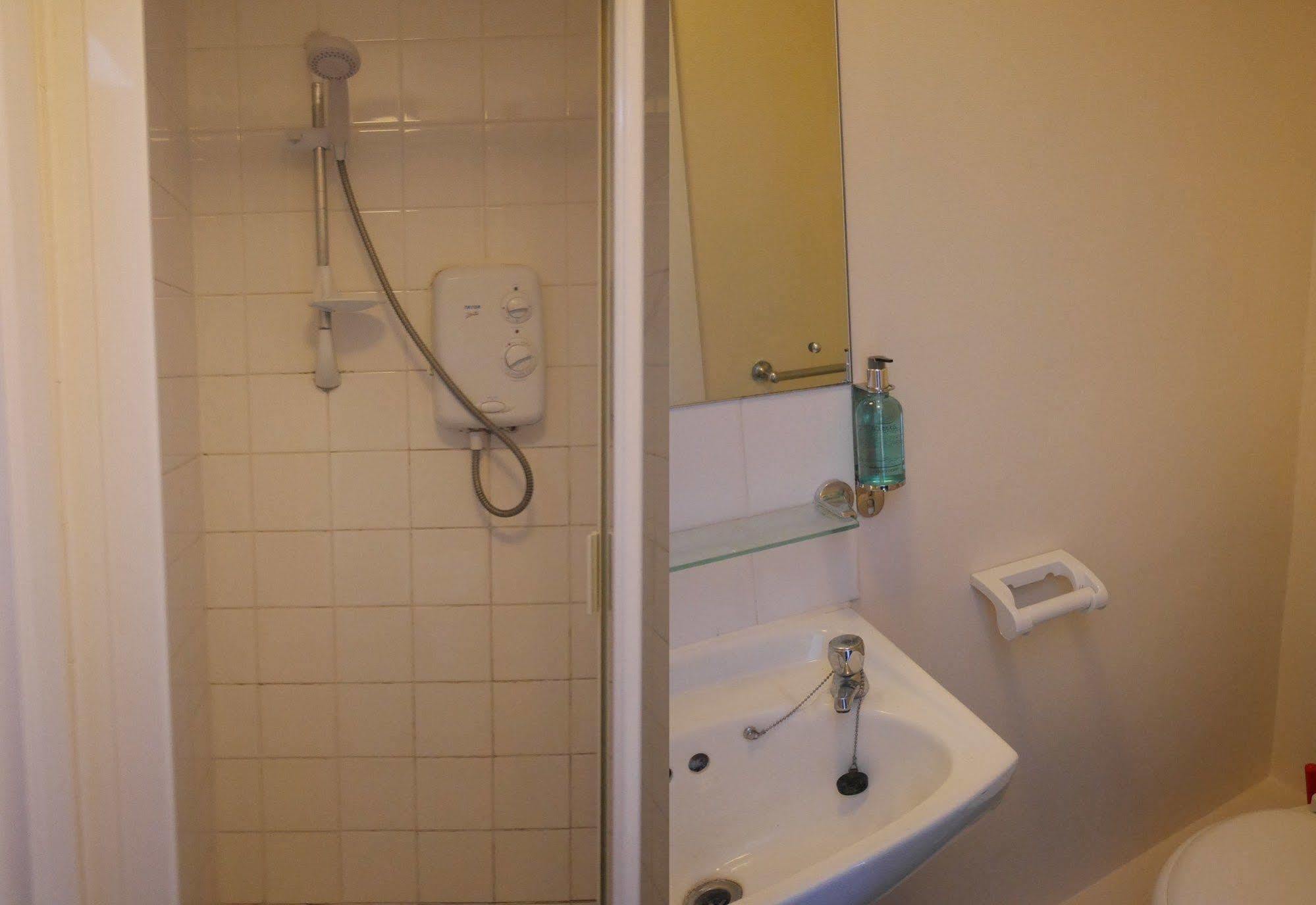Sk Heathrow Hotel Хейс Екстериор снимка