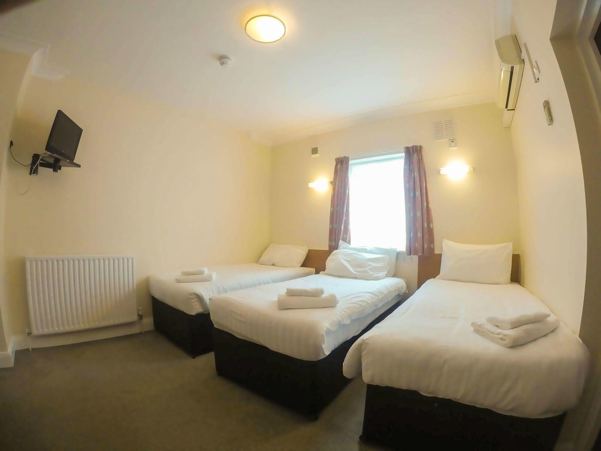 Sk Heathrow Hotel Хейс Екстериор снимка