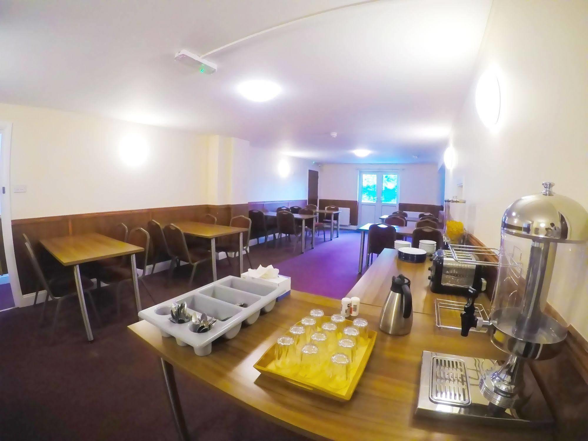 Sk Heathrow Hotel Хейс Екстериор снимка